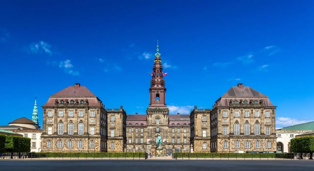 Large Apartment With Canal View In Central Cph City Copenhagen