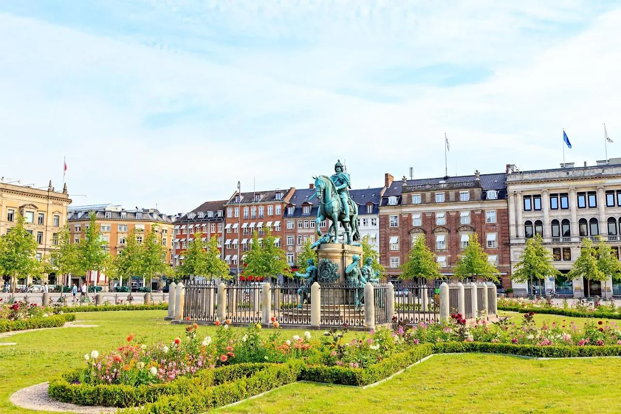 Large Apartment With Canal View In Central Cph City Copenhague