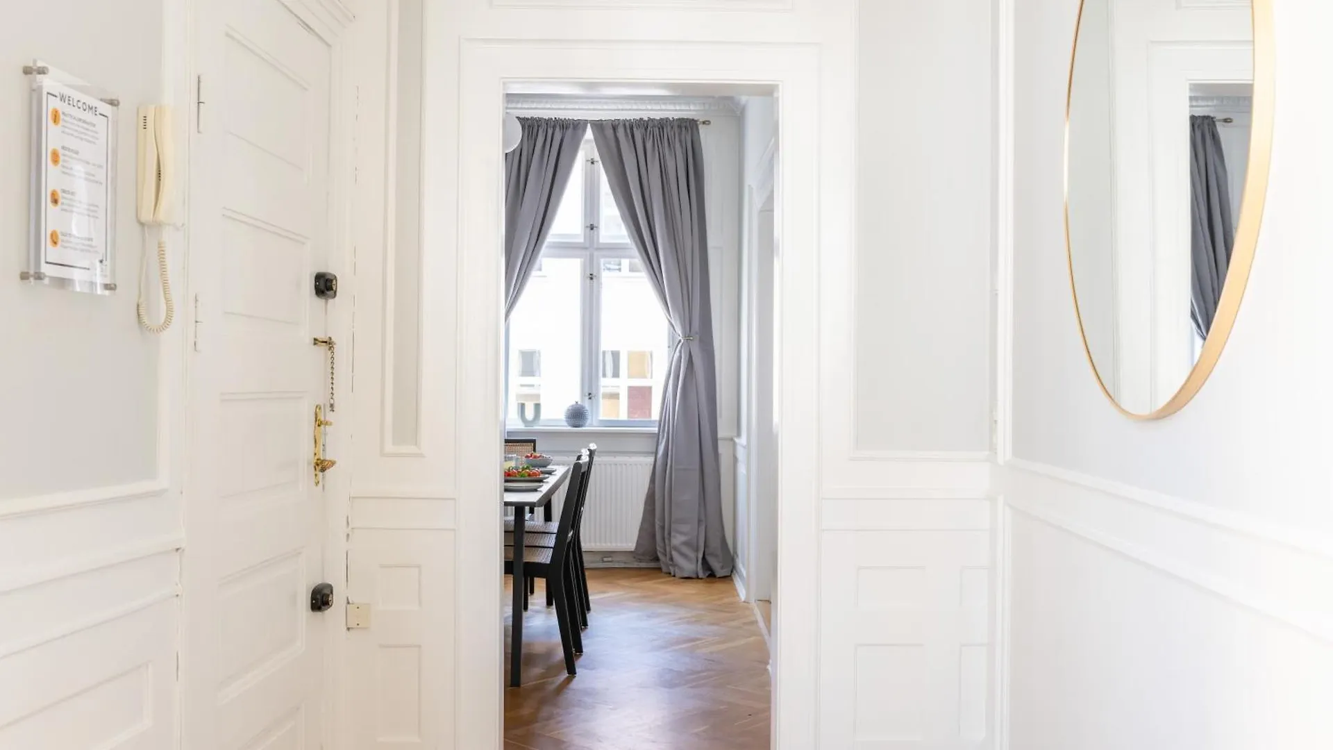 Large Apartment With Canal View In Central Cph City Copenhague 0*,  Dinamarca