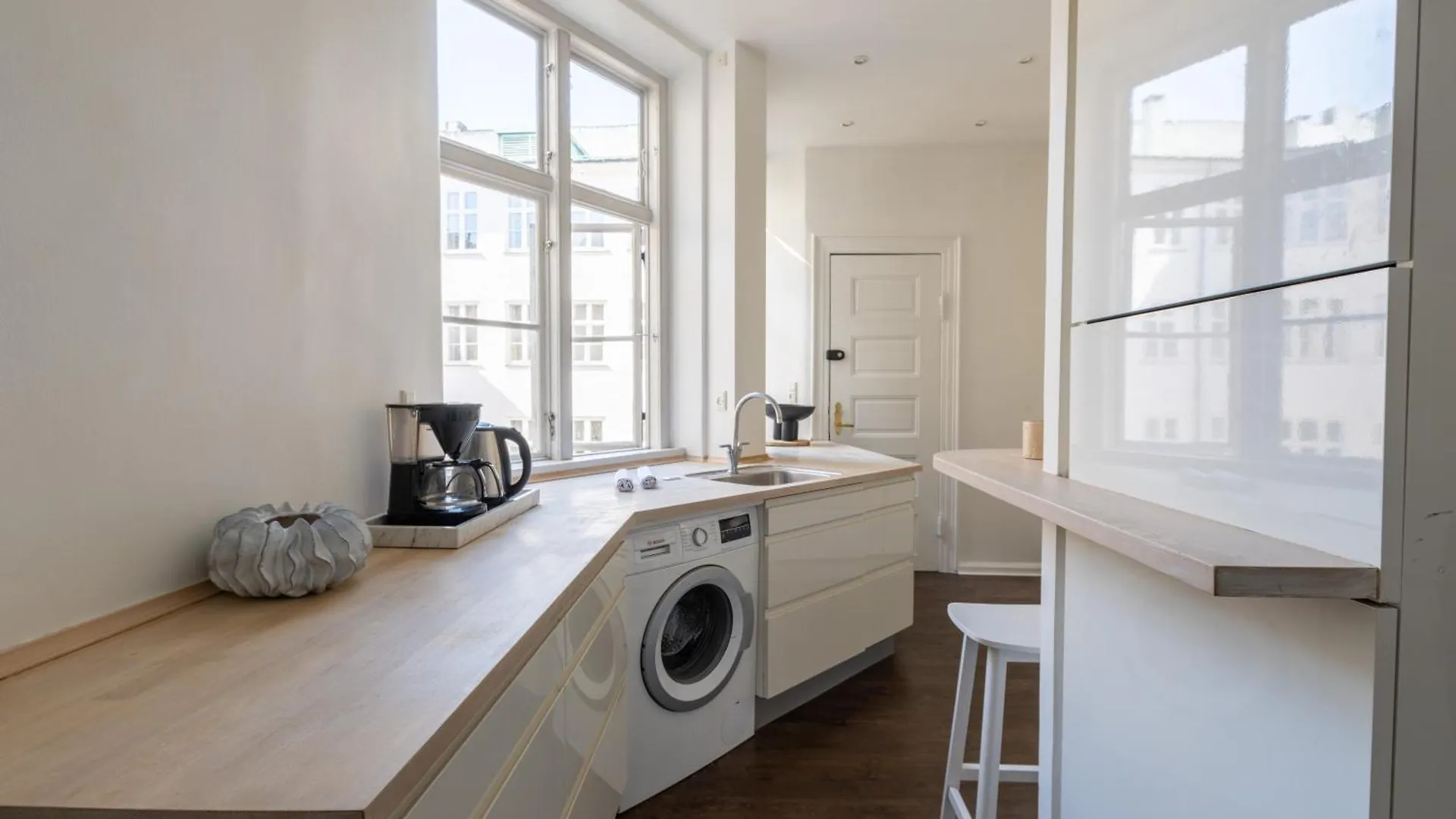Large Apartment With Canal View In Central Cph City Copenhague