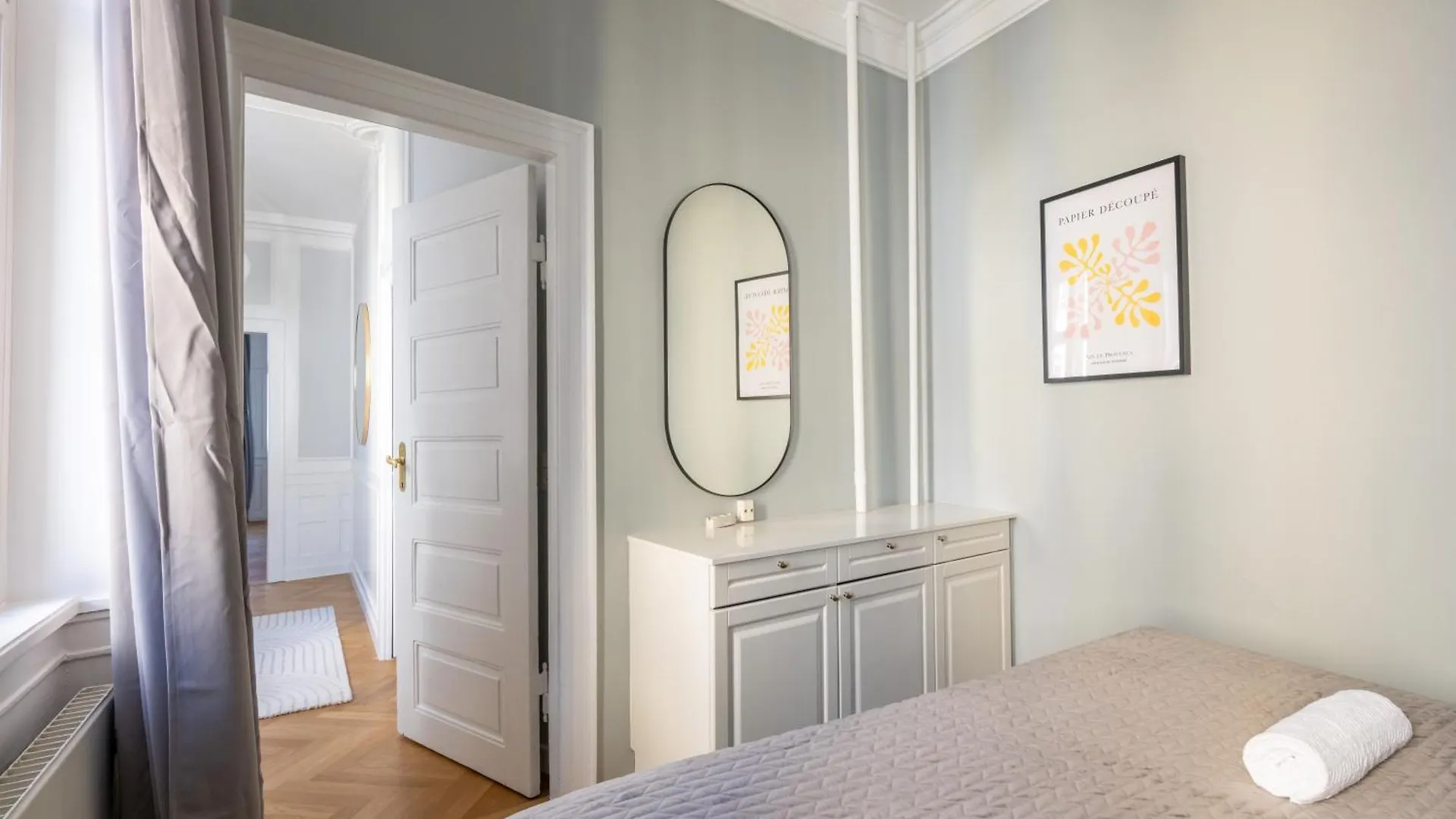 Large Apartment With Canal View In Central Cph City Copenhague