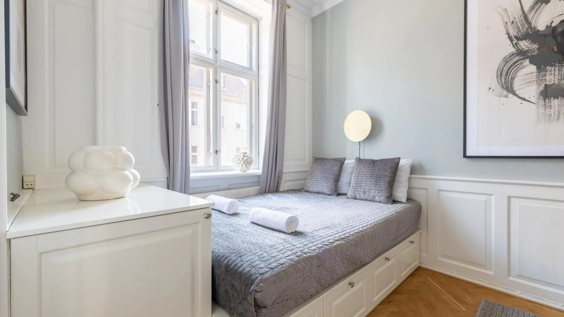 Large Apartment With Canal View In Central Cph City Copenhague