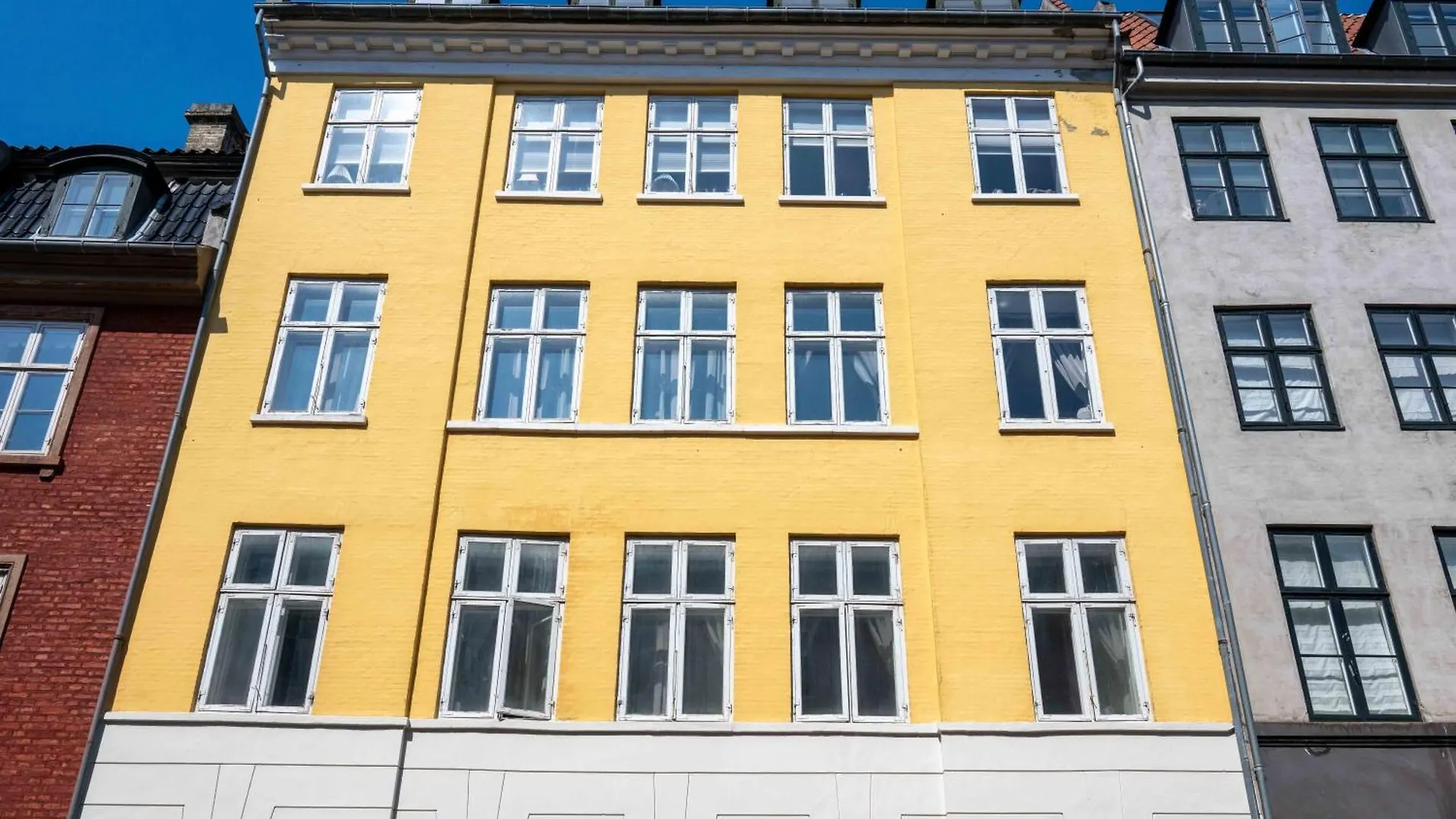 Large Apartment With Canal View In Central Cph City Copenhague