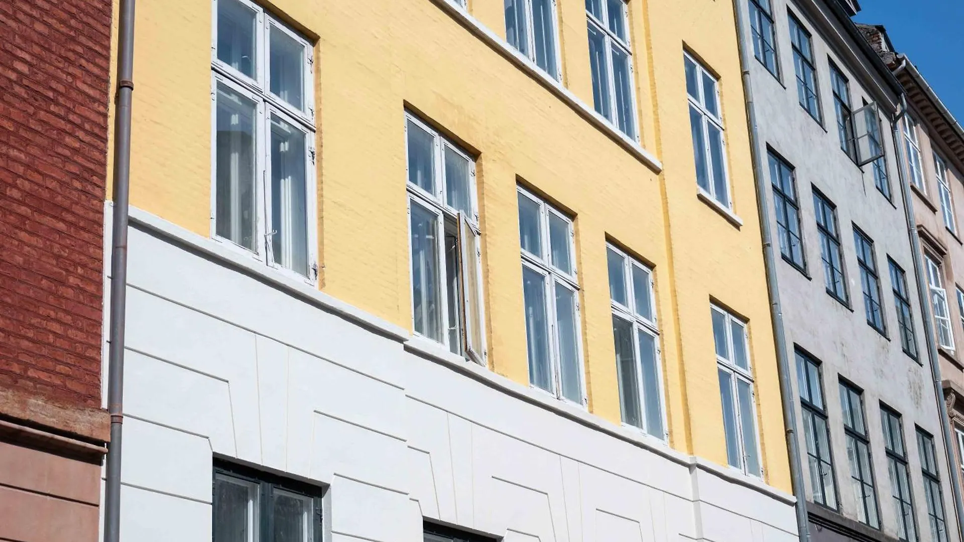 Large Apartment With Canal View In Central Cph City Copenhague