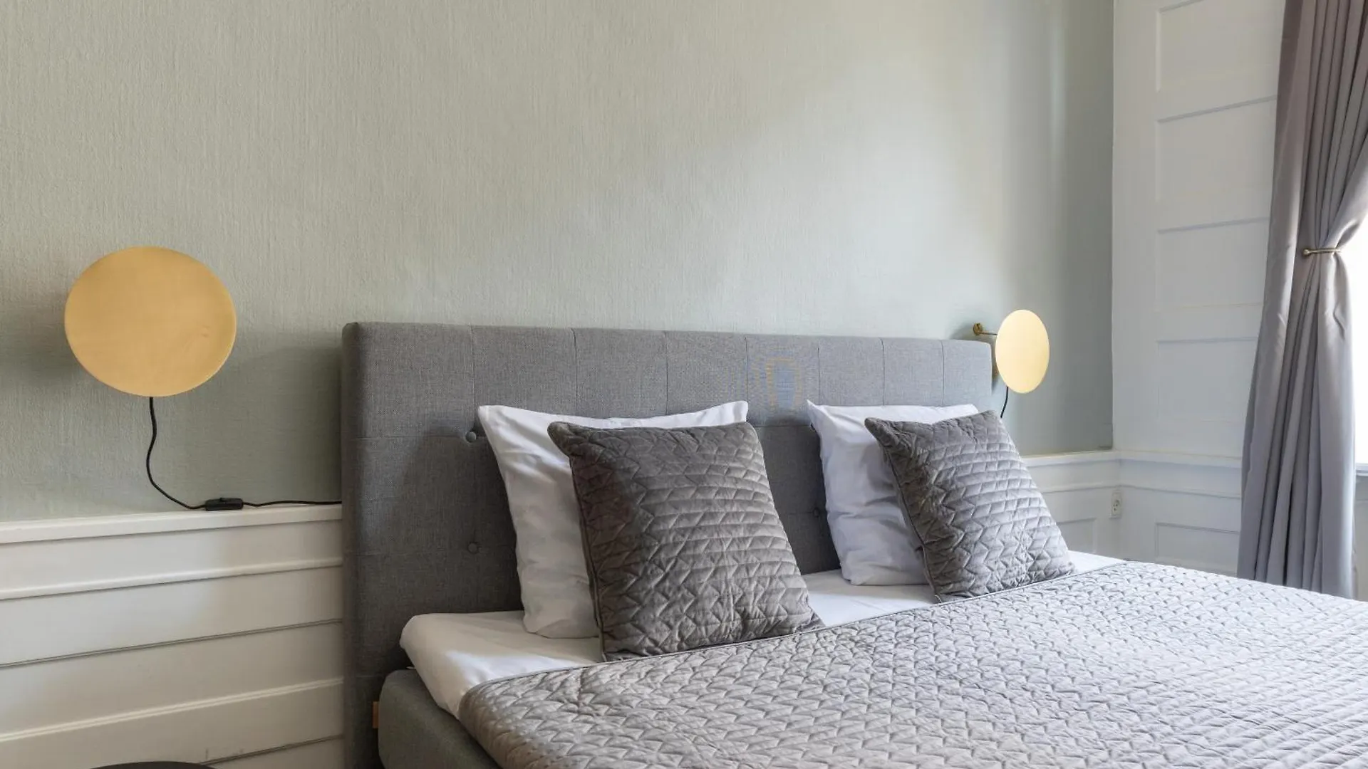 Large Apartment With Canal View In Central Cph City Copenhague